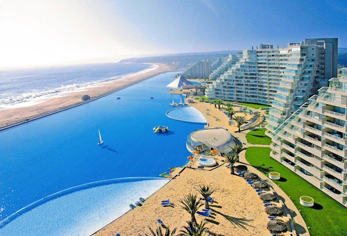 The largest swimming pool in the world can be seen in Algarrobo